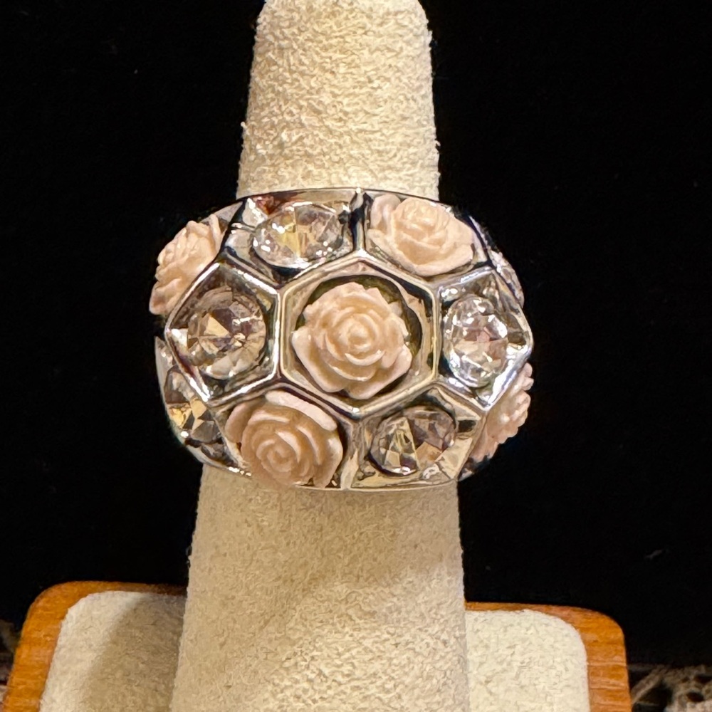 Chunky pale pink roses and rhinestone on silvertone ring